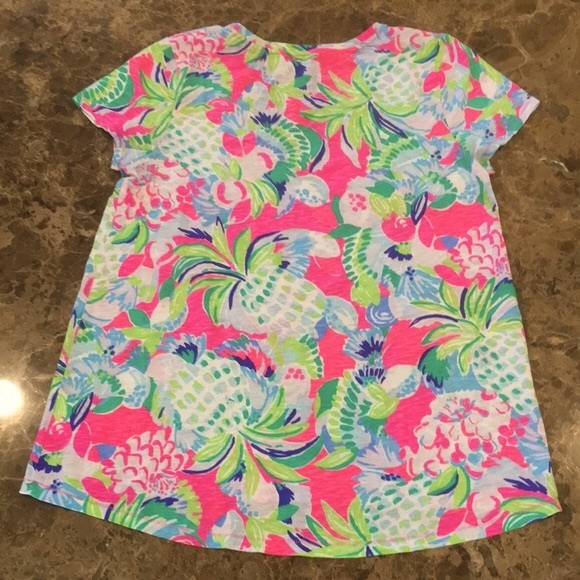 New Lily Pulitzer Etta V-Neck Top - Short Sleeve Cotton T-Shirt size Medium - Picture 3 of 11
